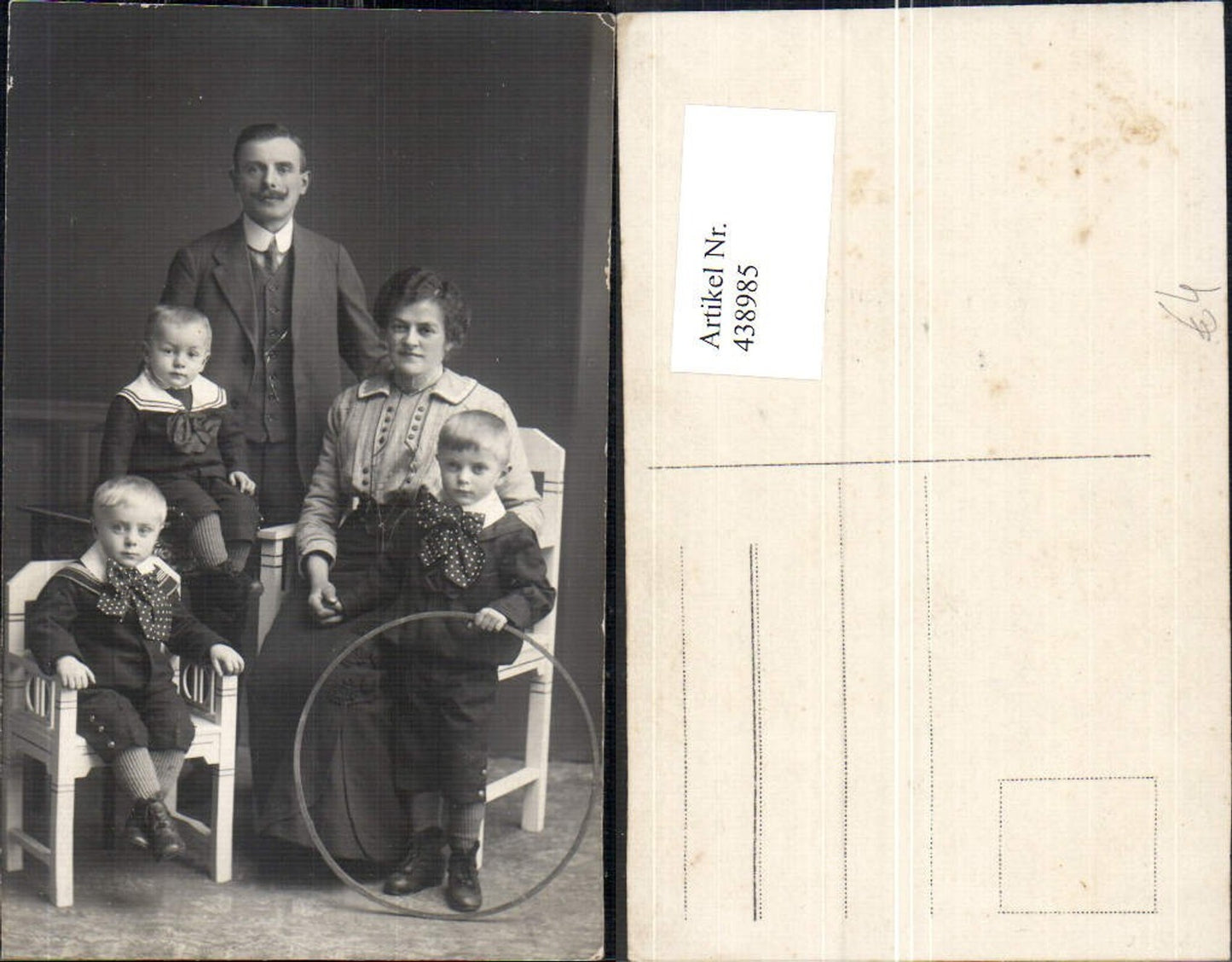 438985,Foto Ak Familienportrait Reifentreiben Reifen Spielen Uniform