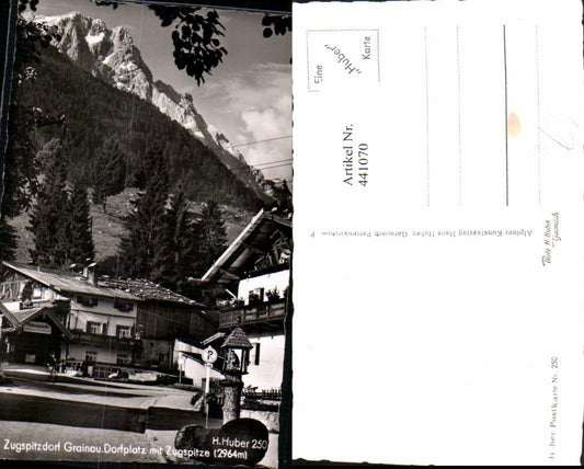 441070,Grainau Dorfplatz m. Zugspitze Bergkulisse