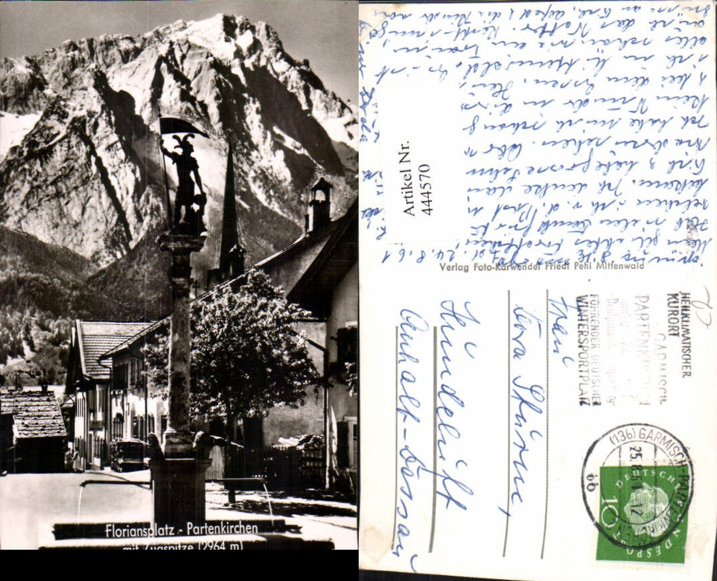 444570,Partenkirchen Floriansplatz Brunnen m. Zugspitze Bergkulisse