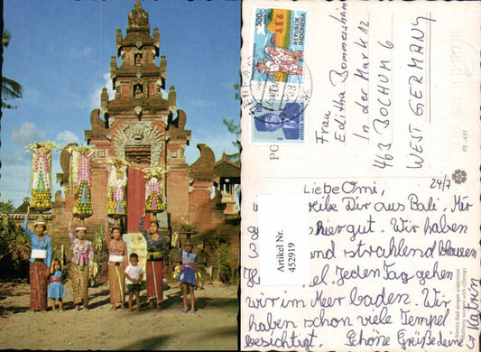 452919,Indonesia Bali Balinese women with offerings Tempel Kopfträger