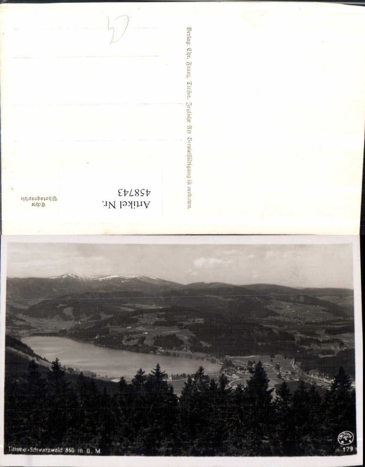 458743,Titisee im Schwarzwald See Bergkulisse