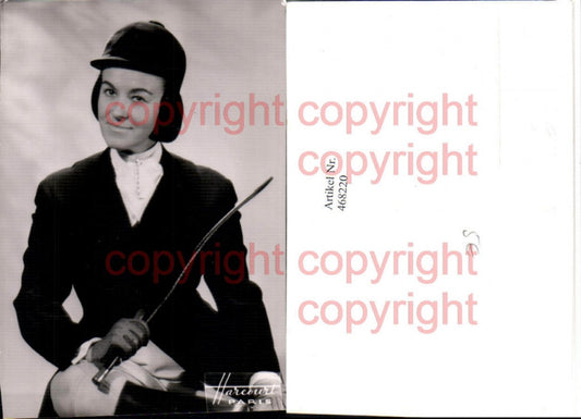 468220,Schauspielerin Reituniform Gerte Portrait