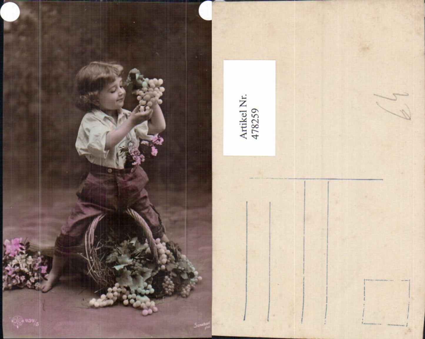 478259,Foto Ak Kind Bub Junge m. Füllhorn Weintrauben Wein