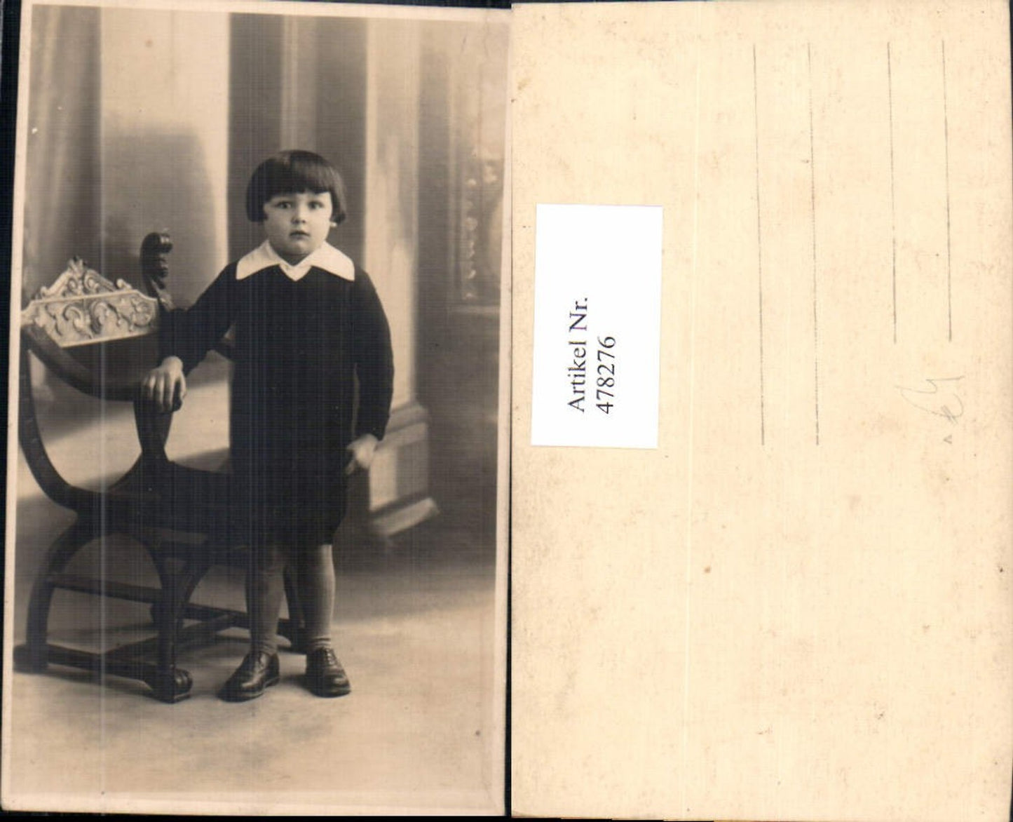 478276,Foto Ak Kind Bub Junge b. Stuhl stehend