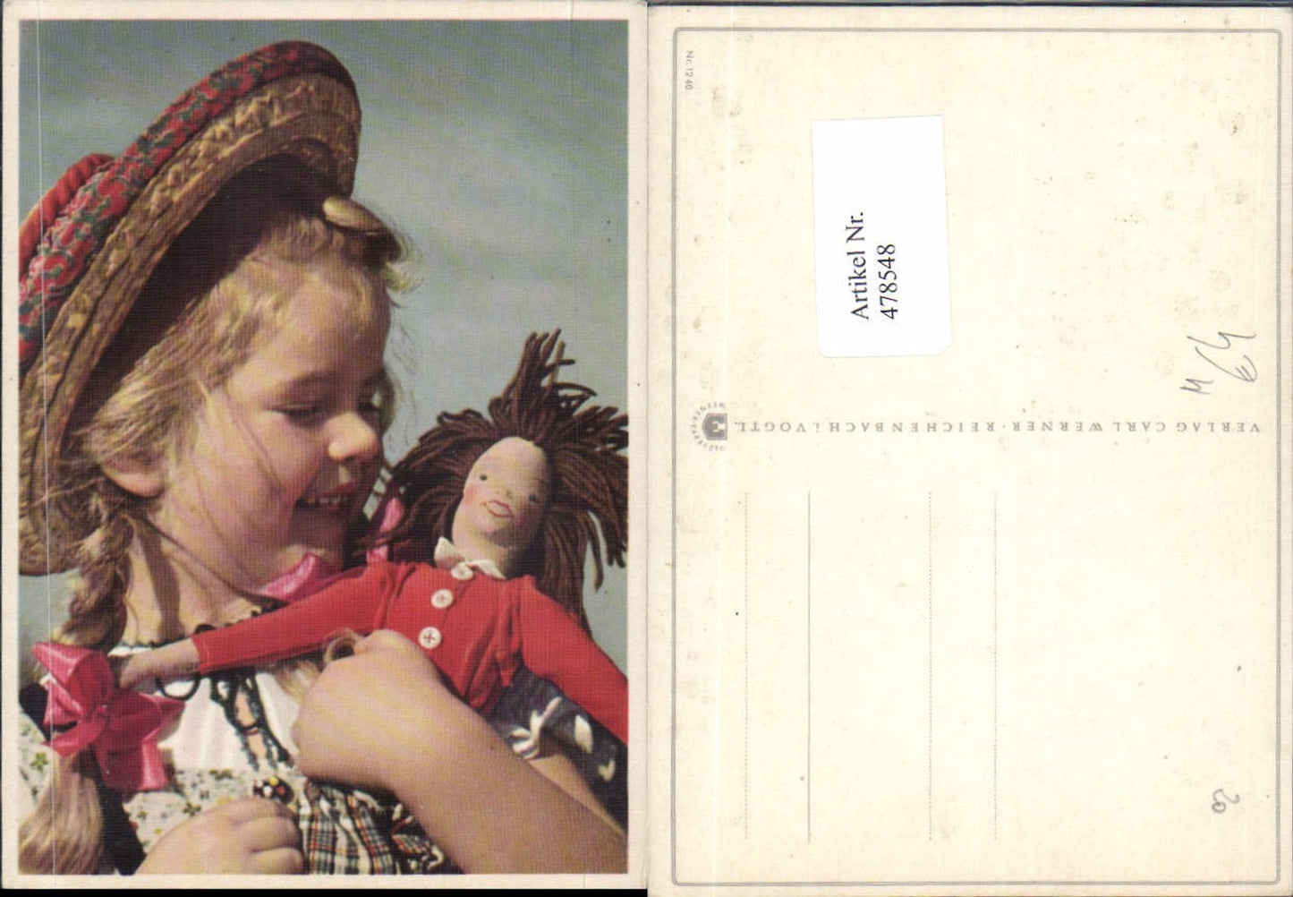 478548,Kind Blondes Mädchen Zöpfe Hut m. Puppe