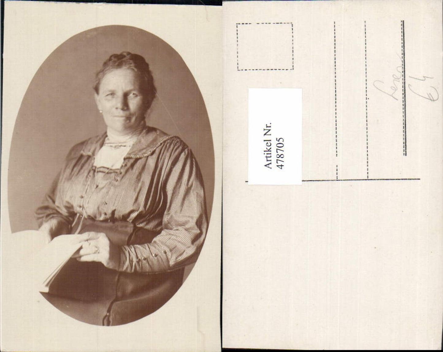 478705,Foto Ak Alte Frau Buch Lesen Passepartout