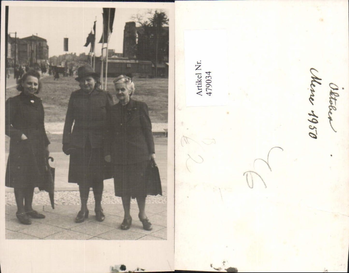 479034,Foto Ak Drei Frauen Straßenansicht