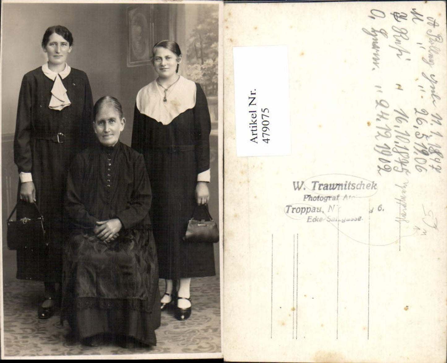 479075,Foto Ak Drei Frauen Handtasche Mode pub W. Trawnitschek Troppau