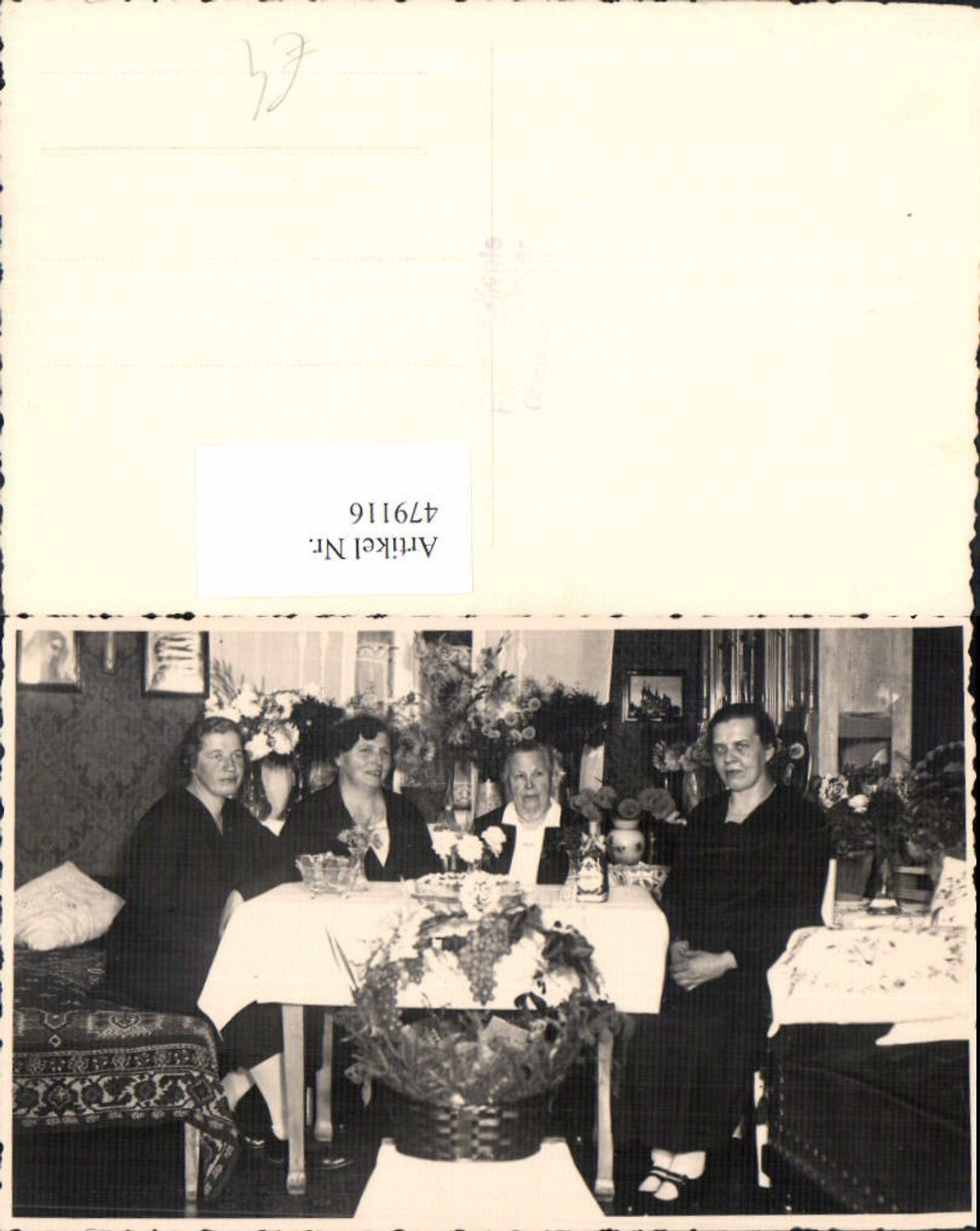 479116,Foto Ak Vier Frauen Kaffeetisch Geschenkkorb