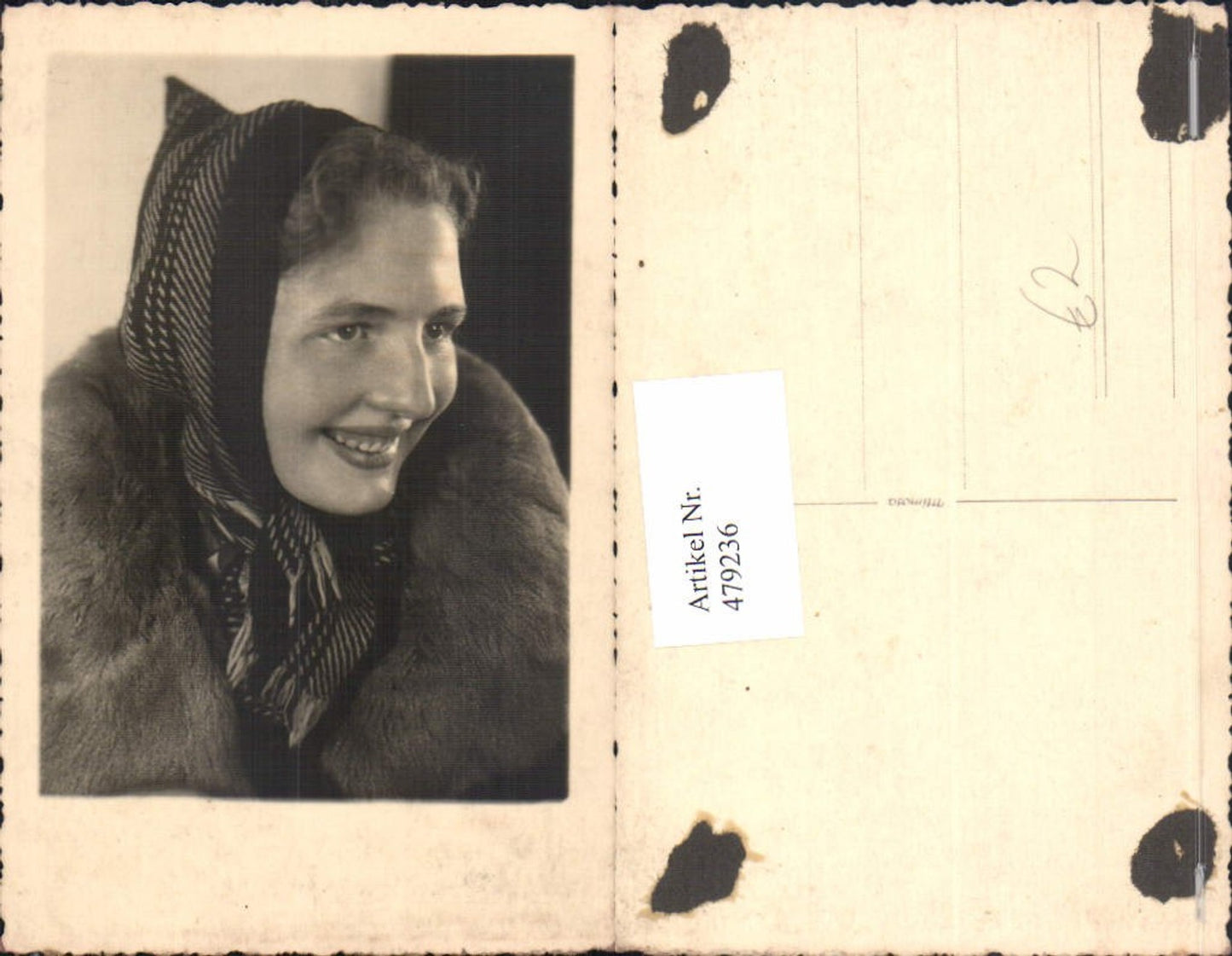479236,Foto Ak Frau Kopftuch Pelzkragen Pelz Pelzmode