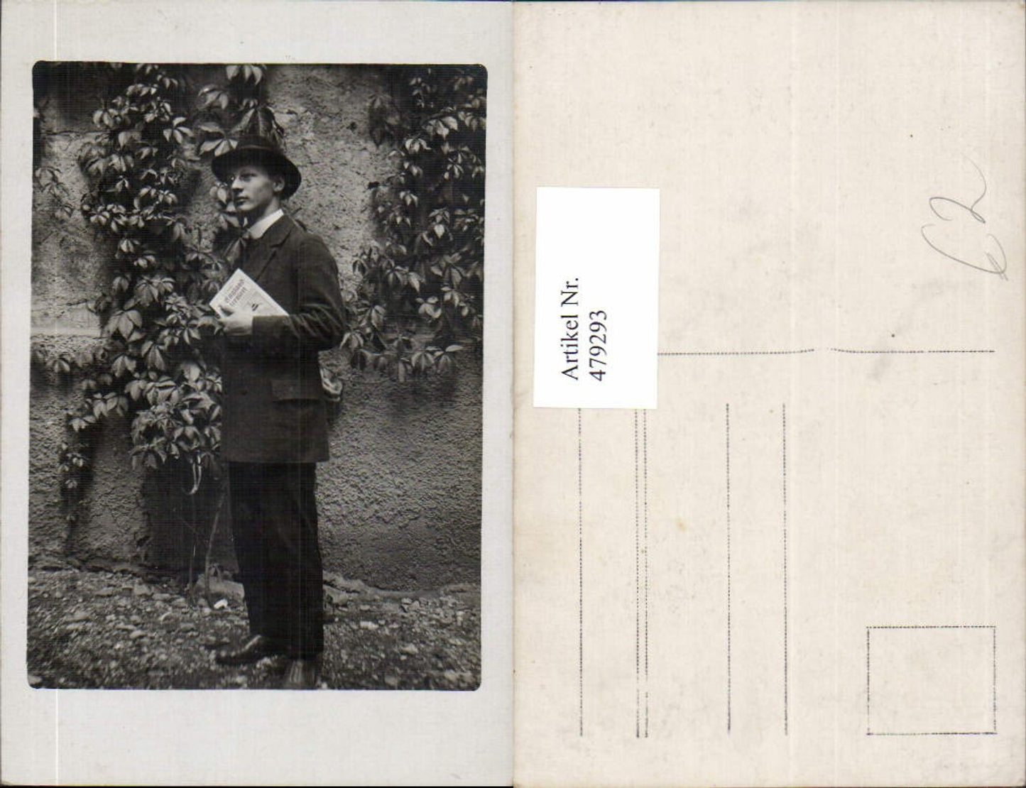 479293,Foto Ak Mann Anzug Brille Zeitung Buch i. Hand