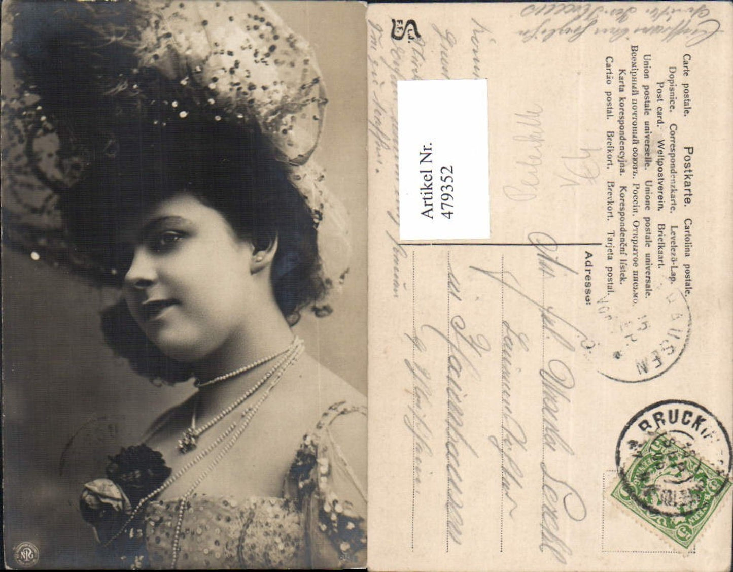 479352,Frau mit Hut Hutmode Perlenkette Schmuck pub NPG