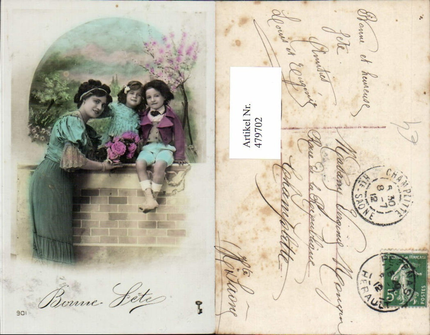 479702,Kinder m. Frau b. Mauer Rosen Strauß Bonne fete