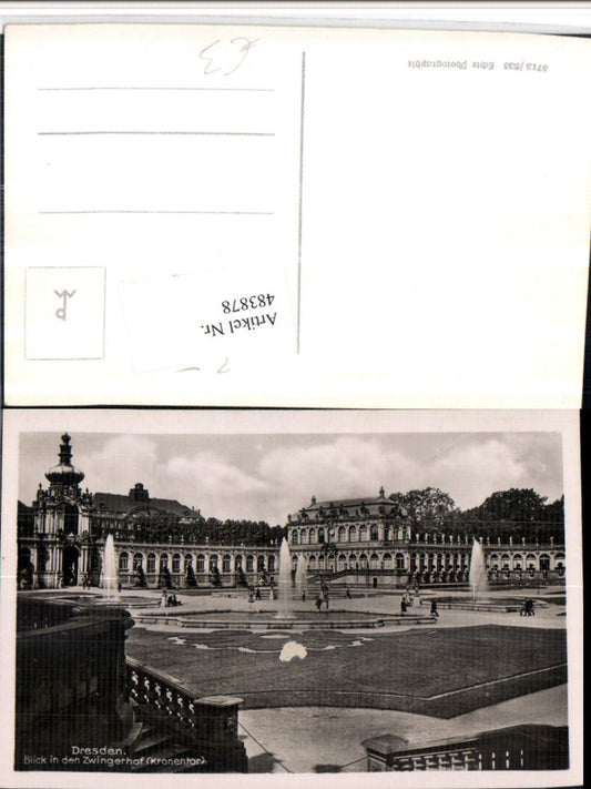 483878,Dresden Blick in den Zwingerhof Kronentor Brunnen