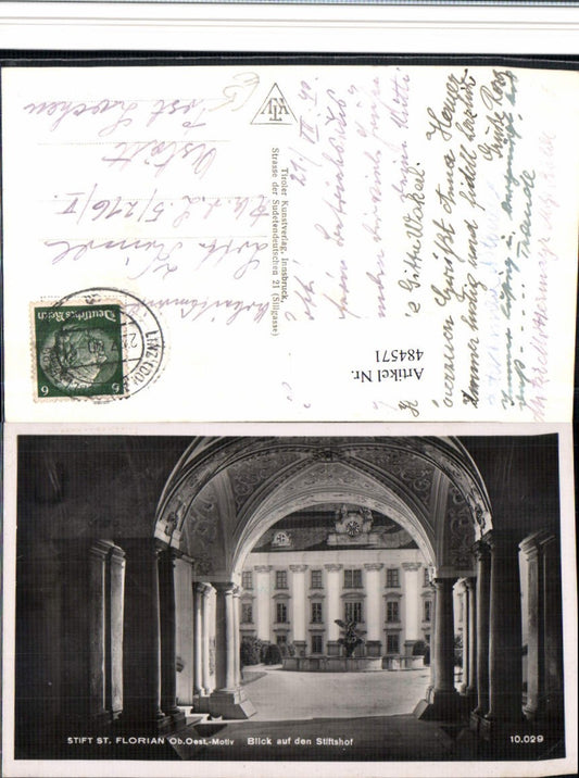 484571,Stift St. Florian Blick auf den Stiftshof Brunnen