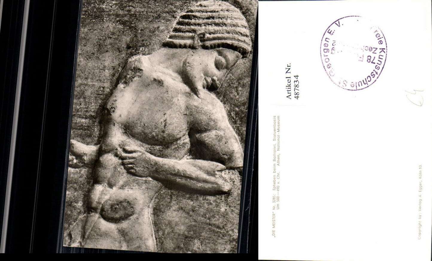 487834,Epheben b. Ballspiel Statuenbasis Athen National-Museum Archäologie Ausgrabung