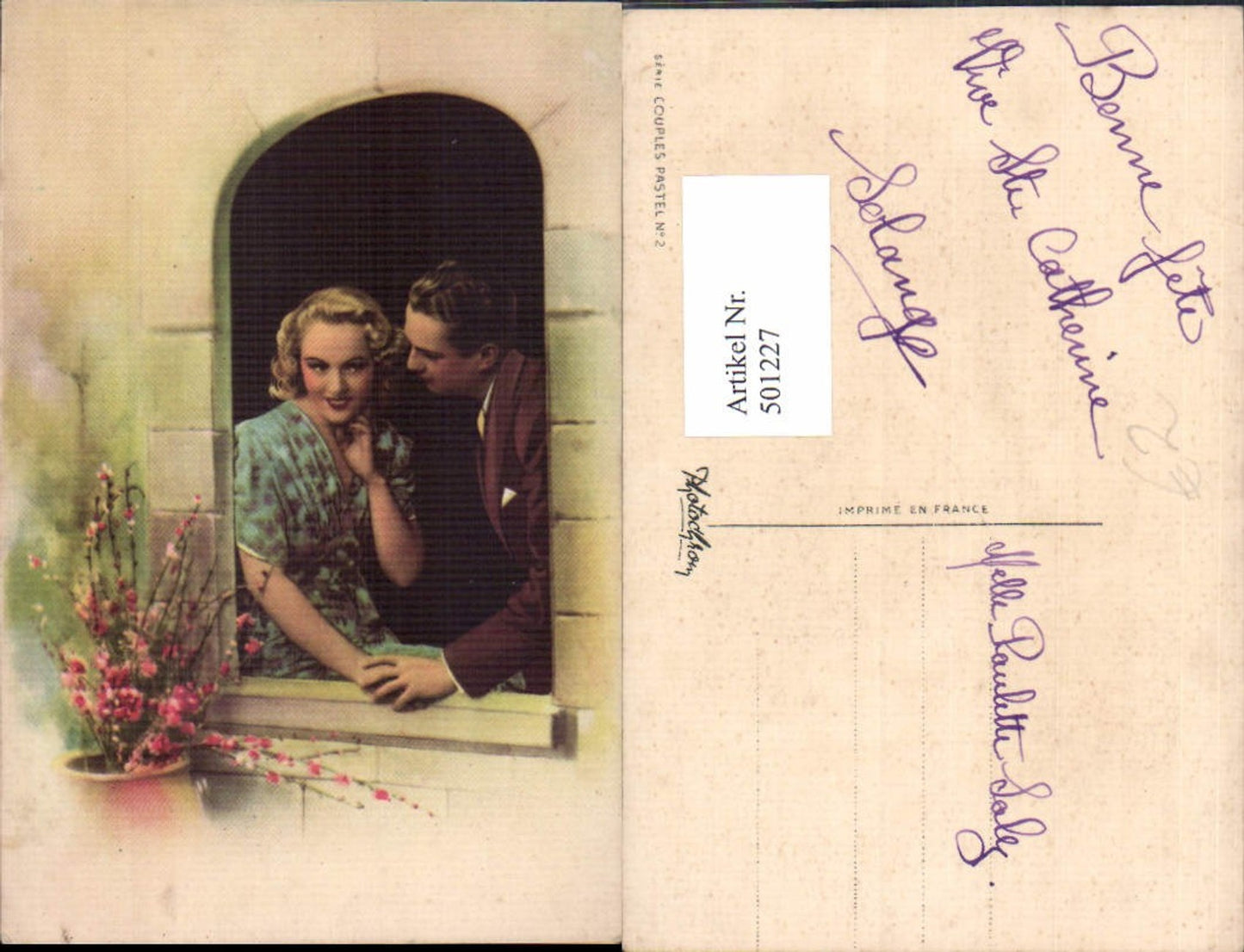 501227,Paar Liebe Verliebter Blick Fenster Blütenzweige i. Vase