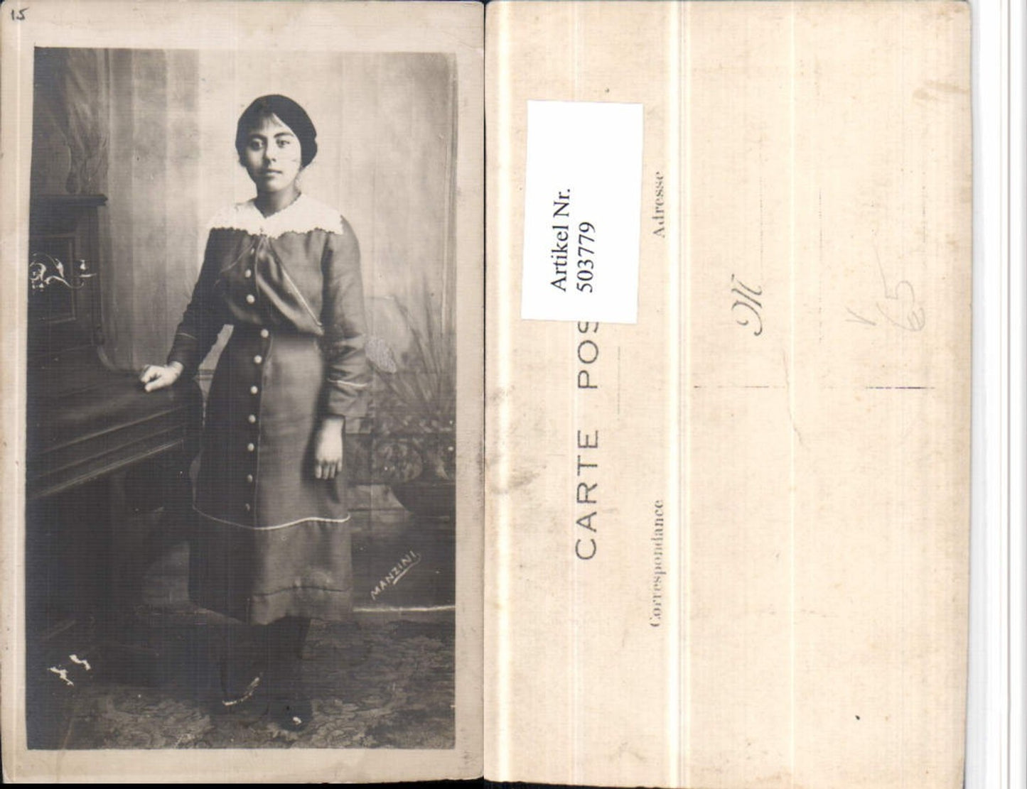 503779,Frau Portrait Klavier pub Manzini