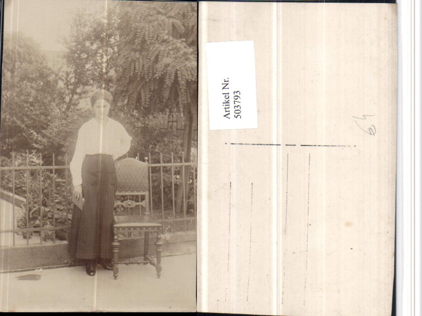 503793,Foto AK Frau Stuhl Sessel Zaun