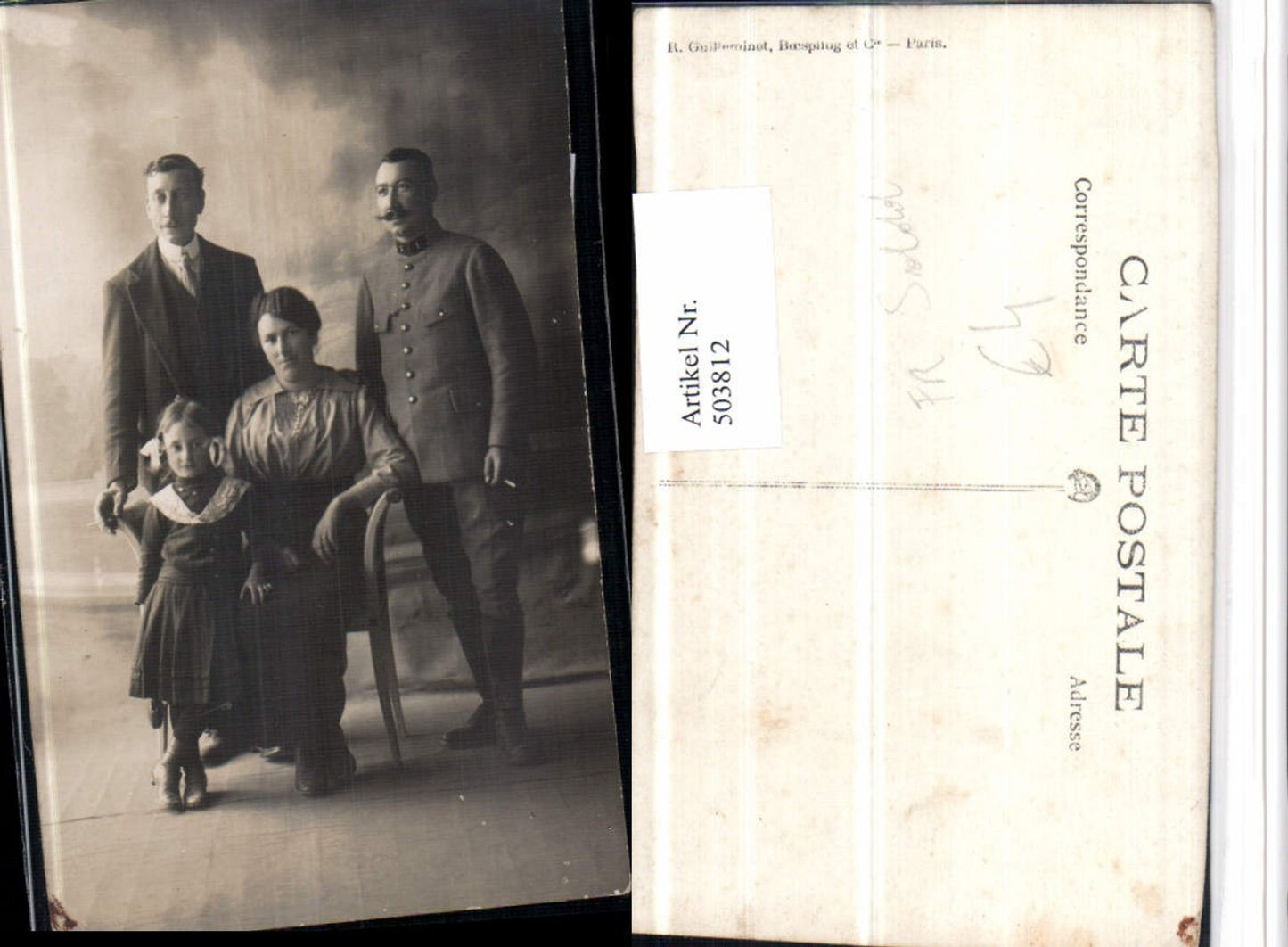503812,Foto AK Gruppe Familie FR Soldat Zigarette Stuhl Sessel