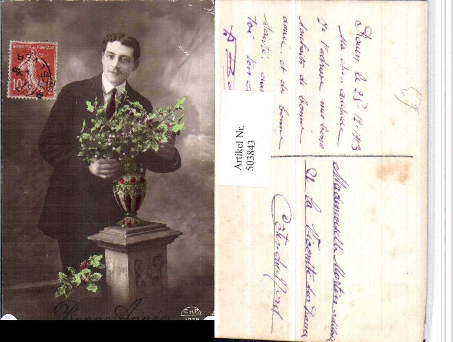 503843,Bonne Annee Mann in Anzug Vase Stechpalmen