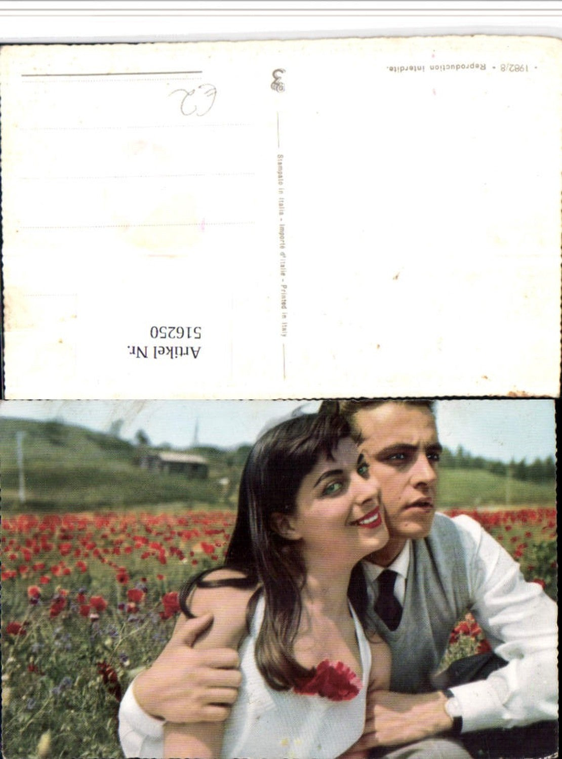 516250,Foto AK Paar Liebe Frau Mann Feld Mohnblumen Blumen