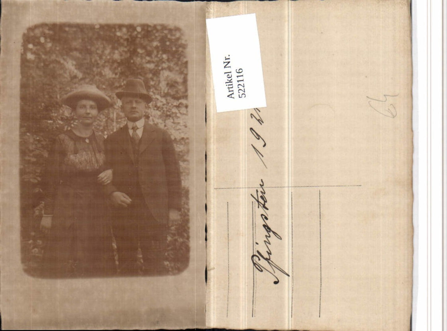 522116,Foto AK Pfingsten 1921 Paar Liebe Hüte Anzug Kleid
