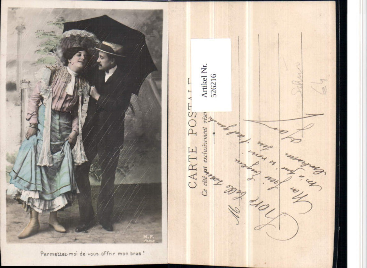 526216,Foto-AK Frau m. Mann Schirm Hut Kleid Mode Regenschirm Regen