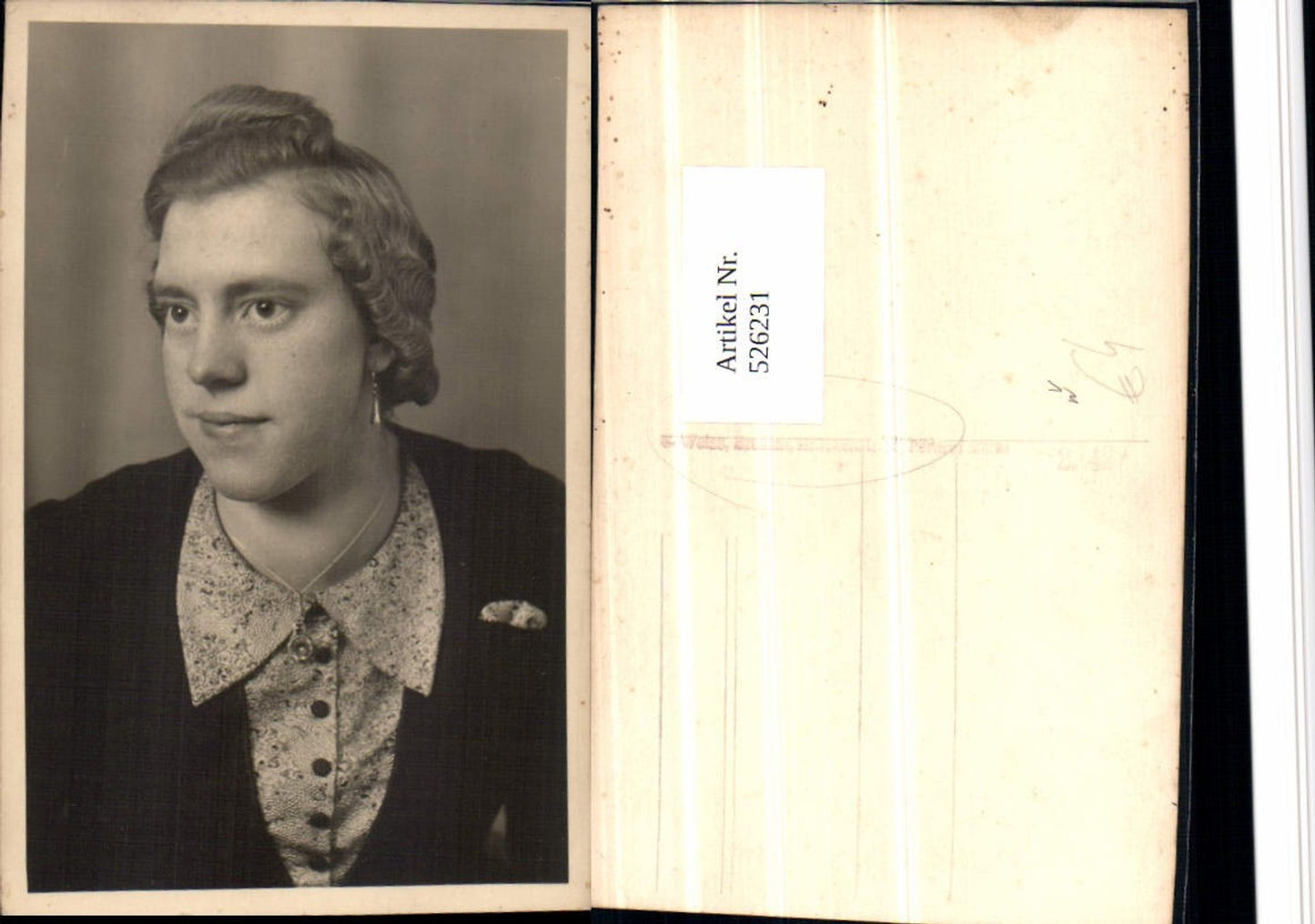 526231,Foto-AK Frau Portrait Ohrringe Halskette Schmuck pub C. Weiss Bremen