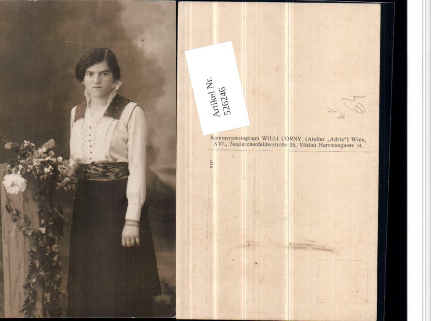526246,Foto-AK Frau Bluse Rock pub Willi Corny Wien Atelier Adria Ottakring