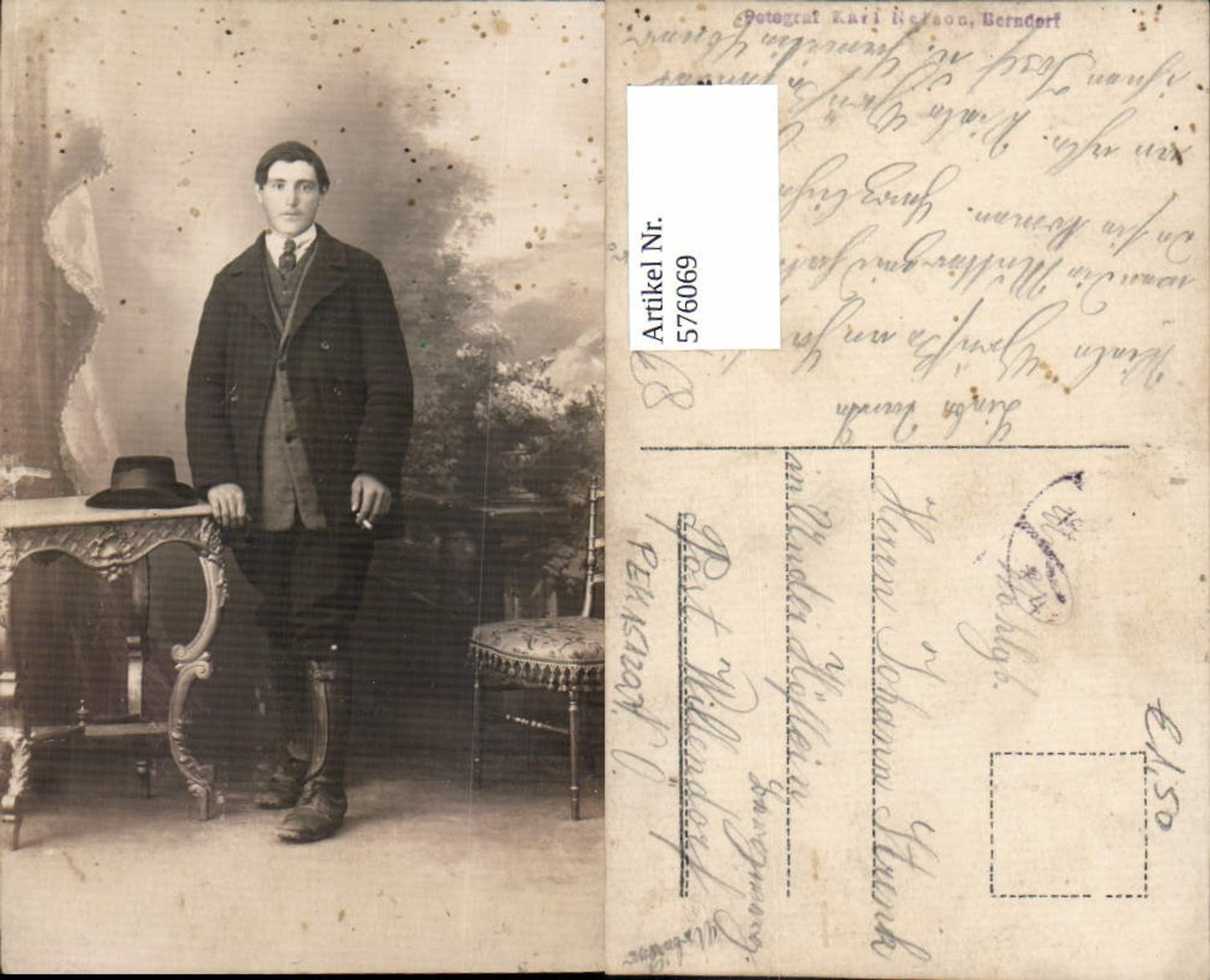 Foto-AK Mann raucht rauchen Zigarette Stiefel pub Fotograf Nelson Karl Berndorf