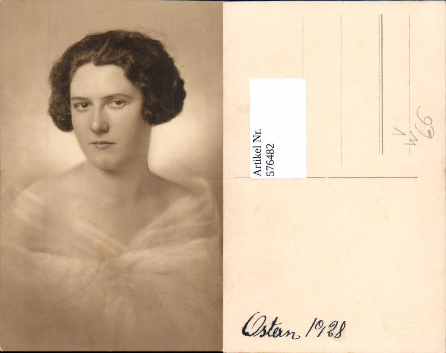 576482, Photo-AK Woman Portrait pub Atelier Richard Müller Vienna Wieden