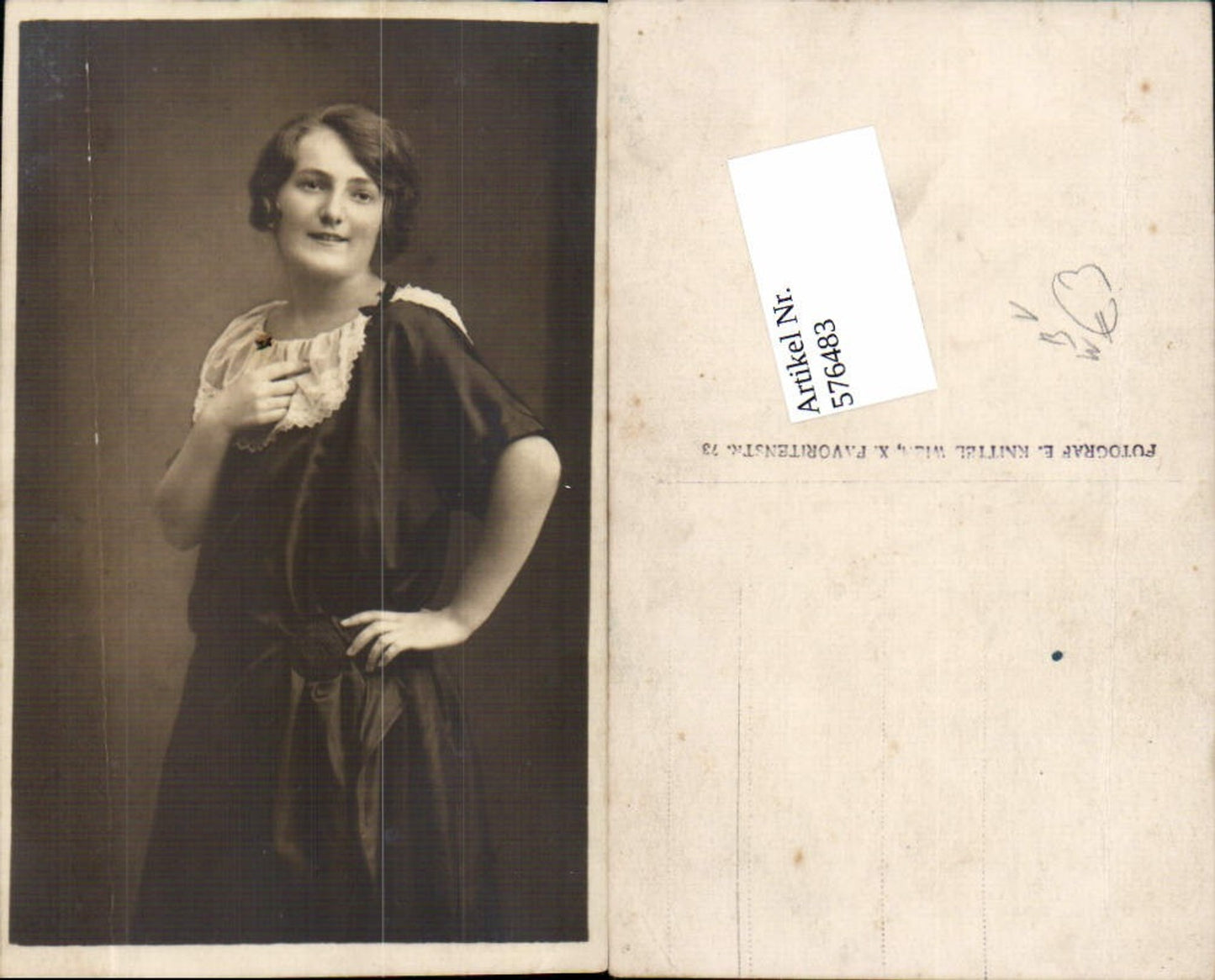 576483, Photo-AK Woman Portrait pub Photographer Knittel Vienna Favoriten