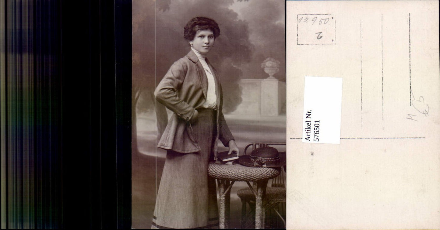 576501,Foto-AK Frau Portrait Frauen Mädchen Hut Stuhl Mode
