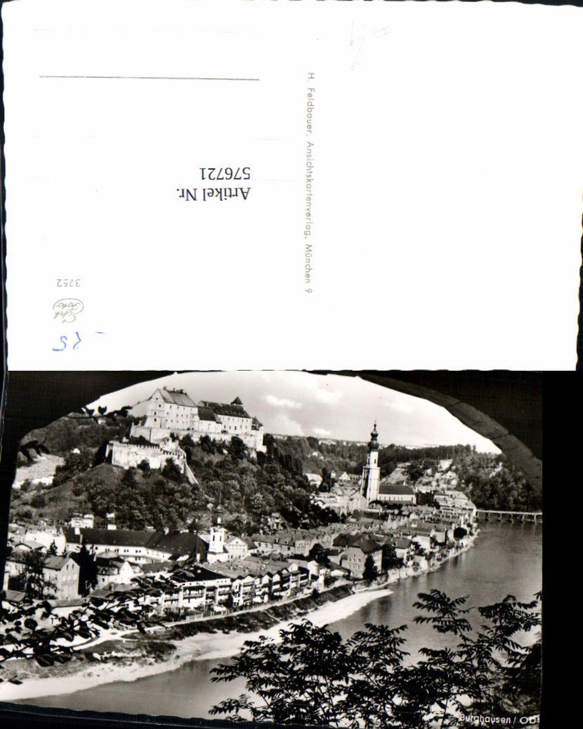 576721,Foto Ak Burghausen Ansicht m. Burg Kirche