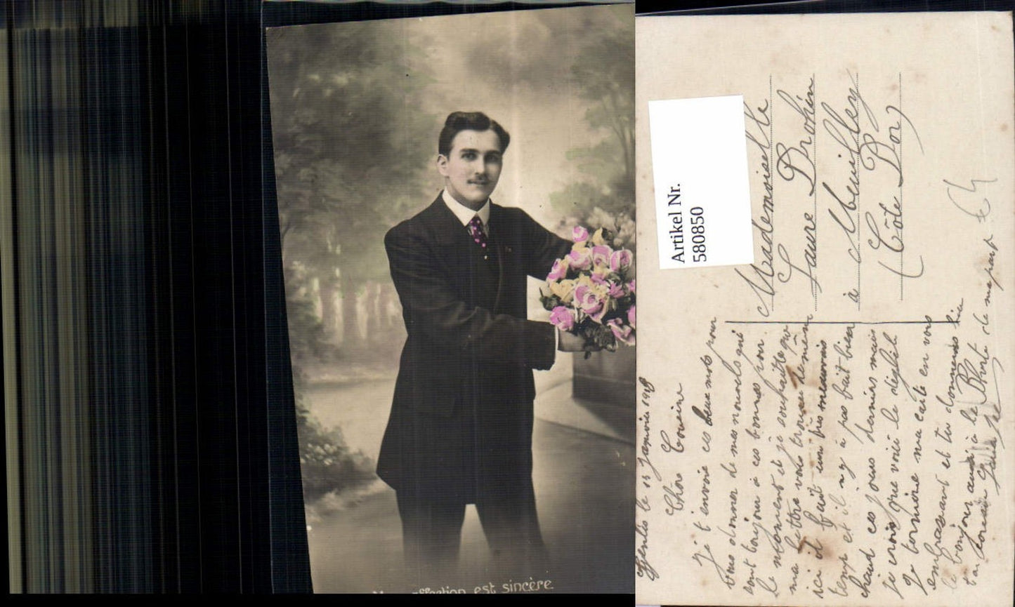 580850, Man in suit, bouquet of roses, flowers