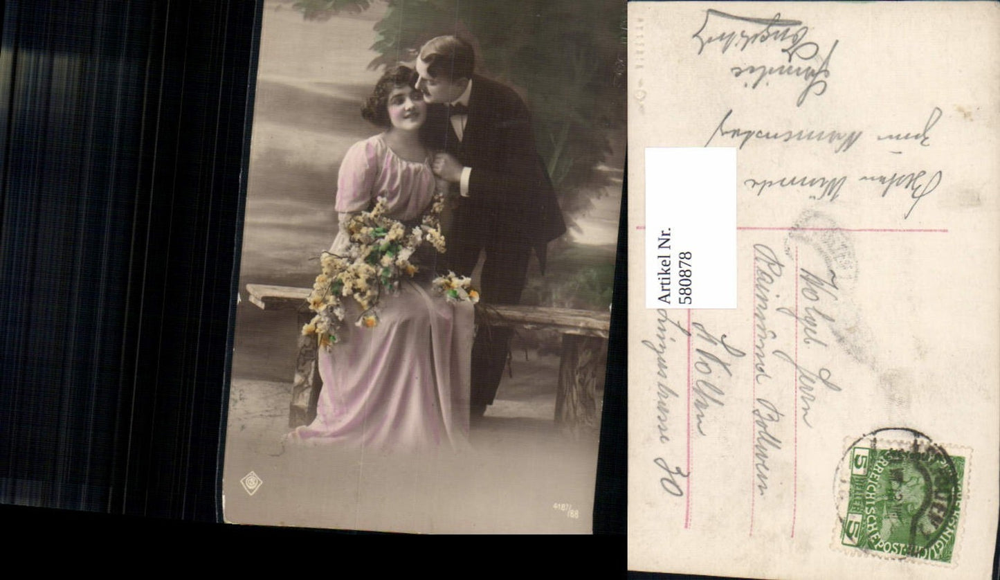 580878, Couple Love Kiss Cheek Bouquet