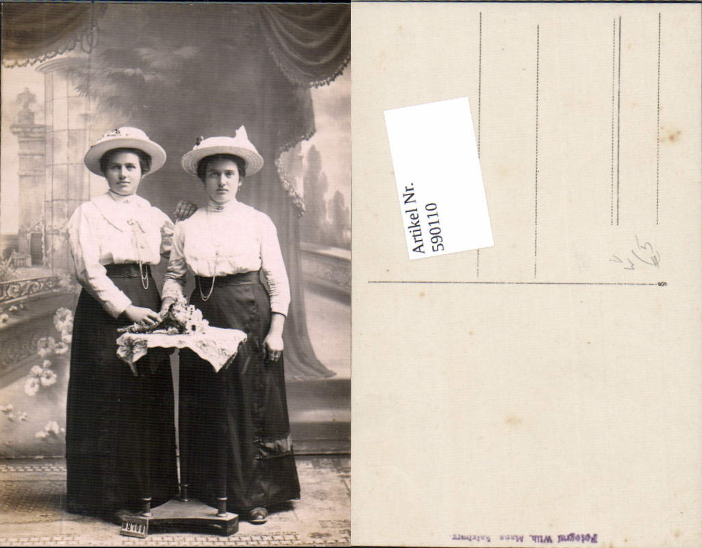 590110,Foto-AK Frauen Hut Hutmode Mode Kleid Rock pub Wilhelm Mann Salzburg
