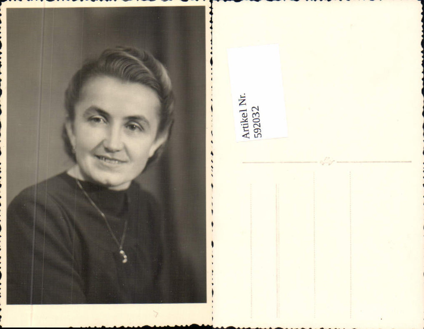 592032,Foto-AK Frau Kette Schmuck Portrait