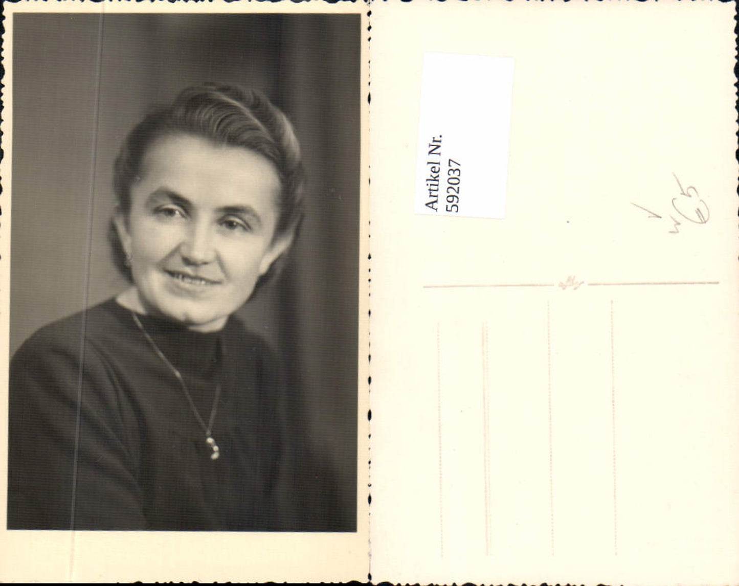 592037,Foto-AK Frau Kette Schmuck Portrait