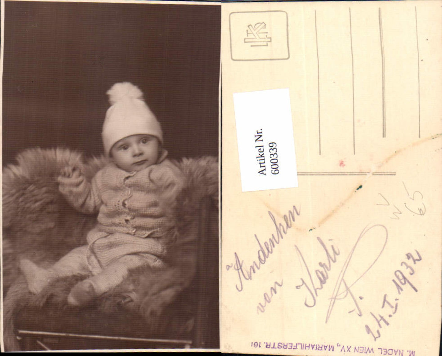 600339,Foto Ak Kind Kleinkind Bub Junge m. Haube Strickweste Portrait pub M. Nadel Wien