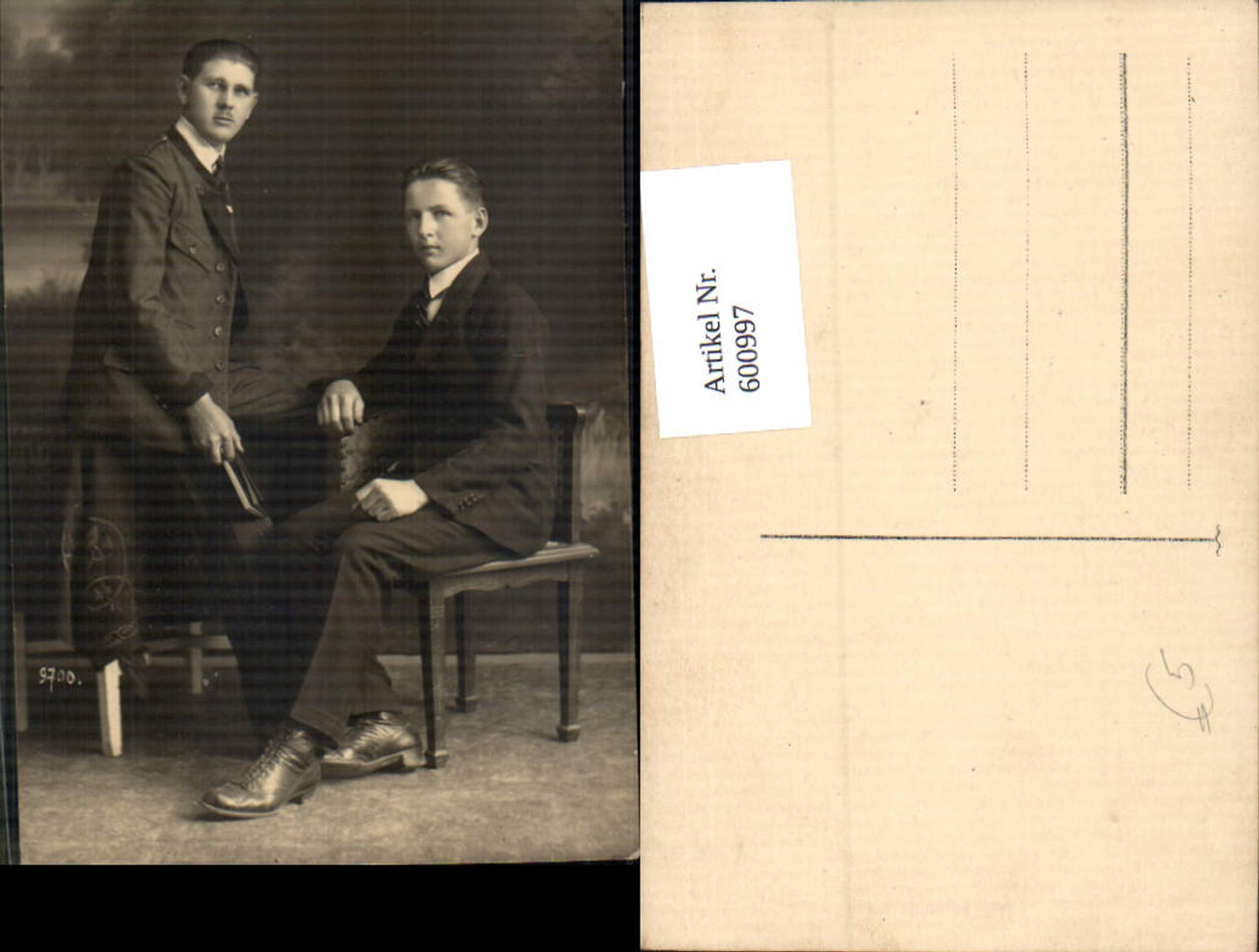 600997,Foto Ak Junge Männer Anzug Buch i. Hand
