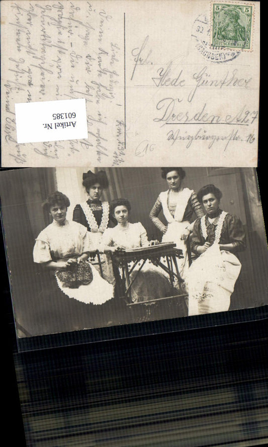 601385,Foto-AK Nähkurs Zwickau Sachsen Zither 1910