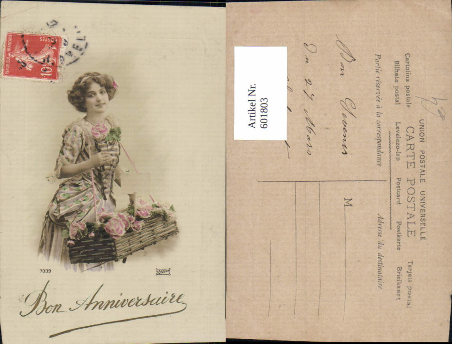 601803,Frau Haarband m. Bauchladen Blumen Bon Anniversaire