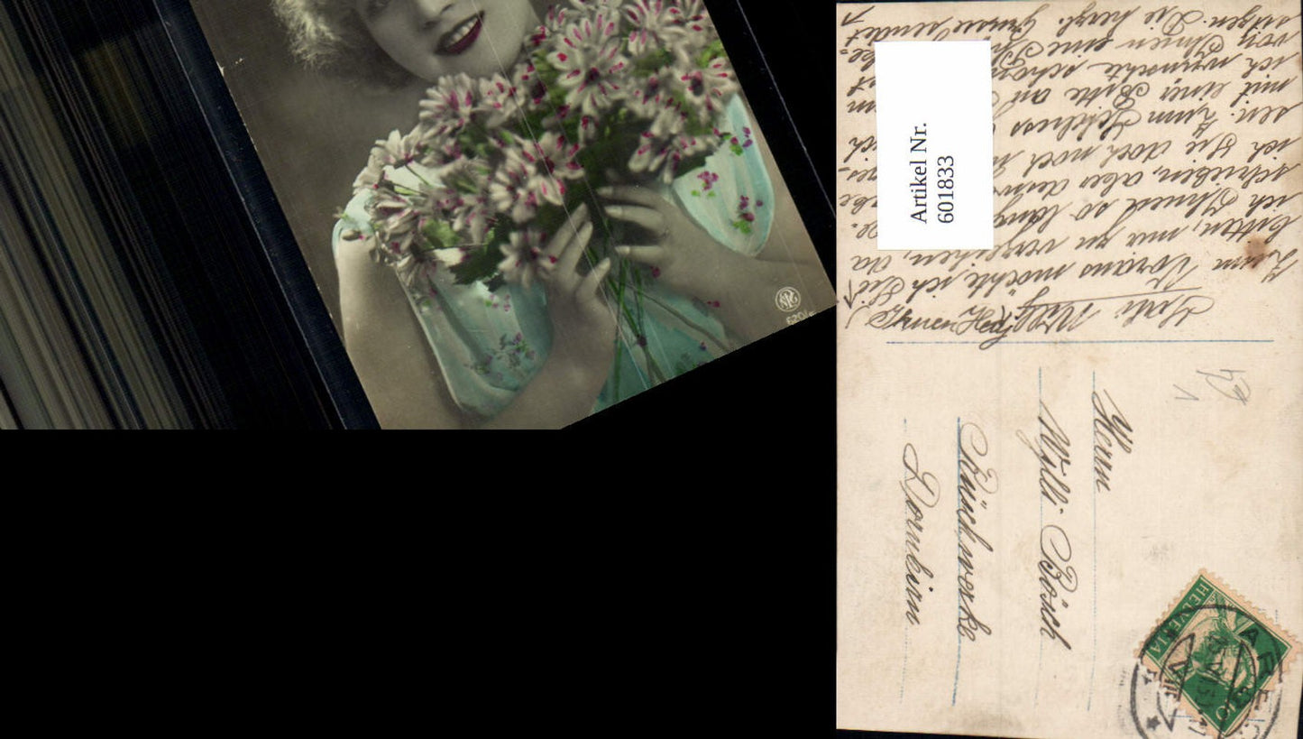601833,Frau Portrait Blumen Margeriten pub NPG 620/5