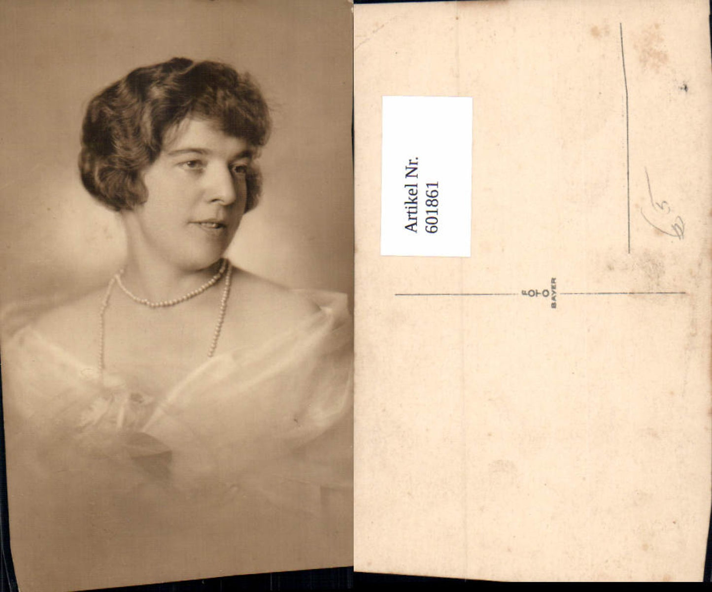 601861,Foto Ak Frau Perlenkette Schmuck Portrait