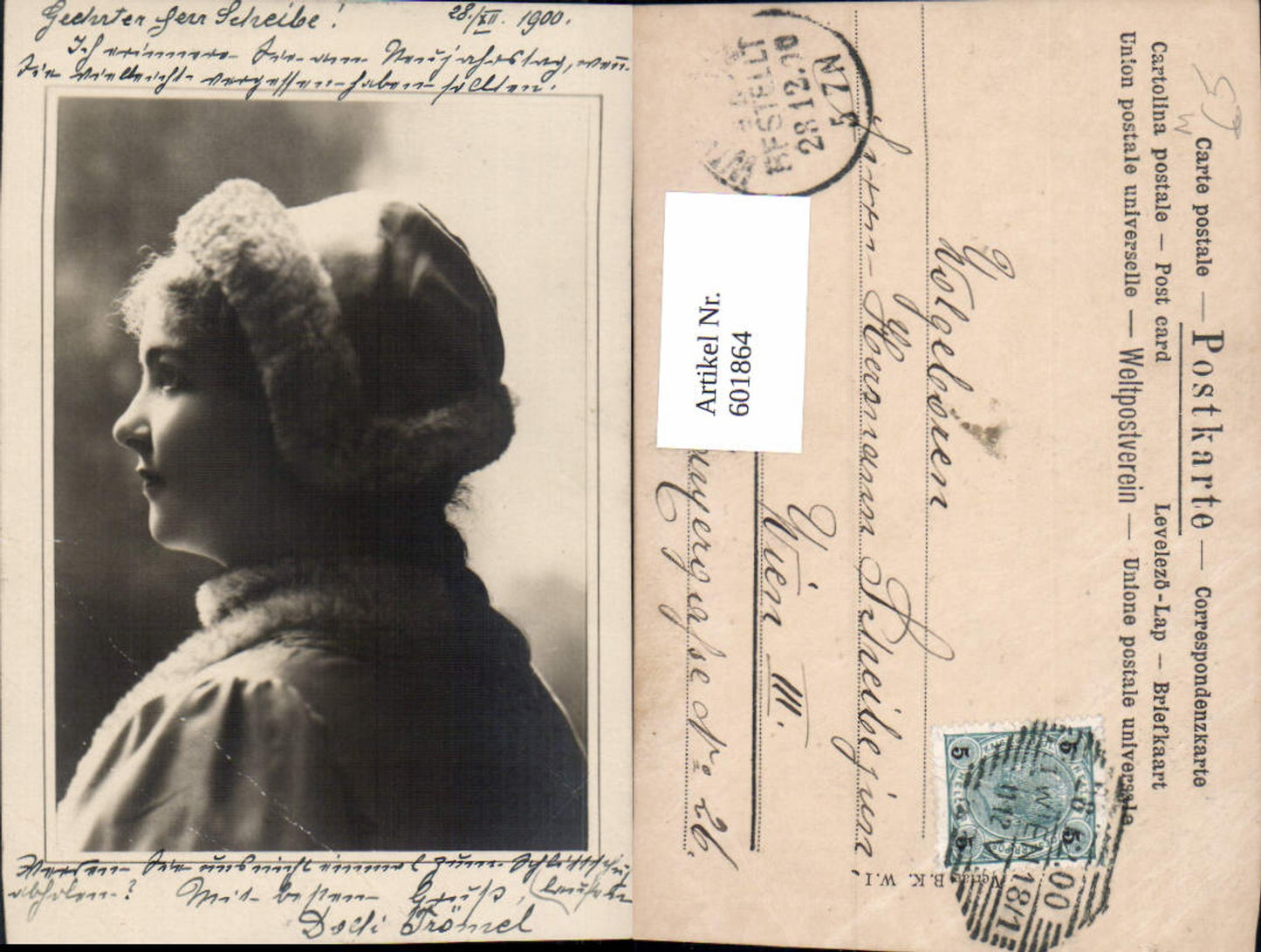 601864,Frau Haube Pelzkragen Pelz Mode Portrait