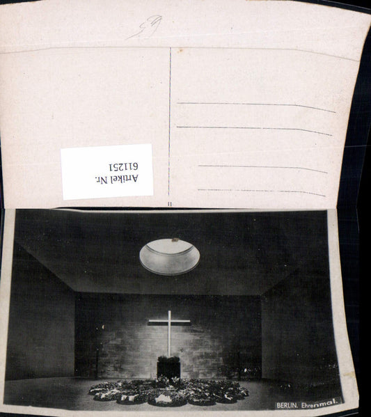 611251,Berlin Ehrenmal Kreuz Kränze