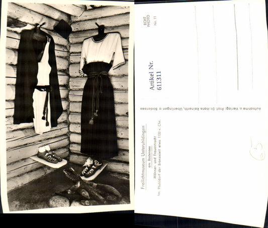 611311, Photo Ak Open-Air Museum Unteruhldingen on Lake Constance Men's and Women's Traditional Costume