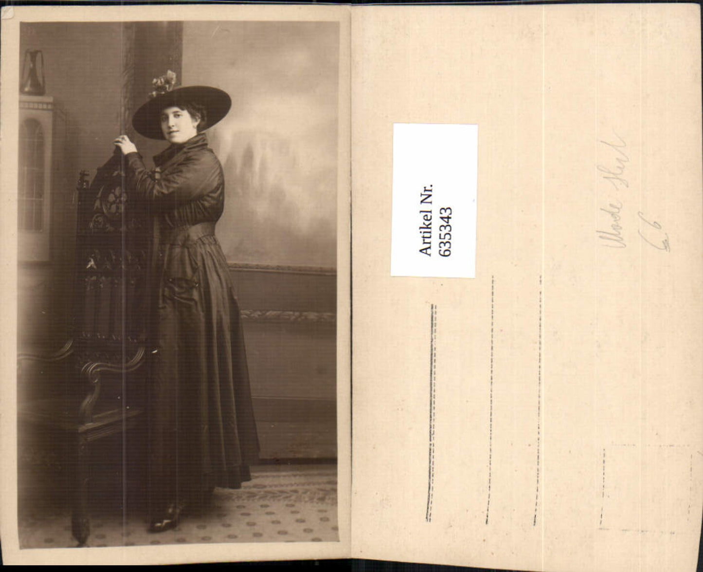 635343,Foto-AK Stuhl Frau Kleid Mode Hut Thonet